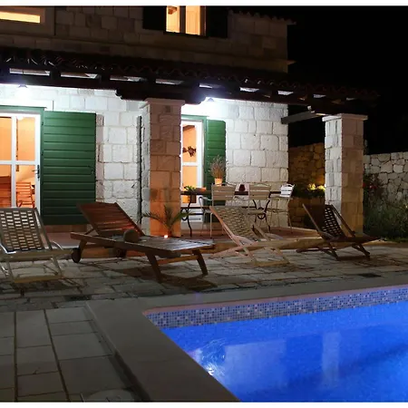 Kate - Three Bedroom מרינה